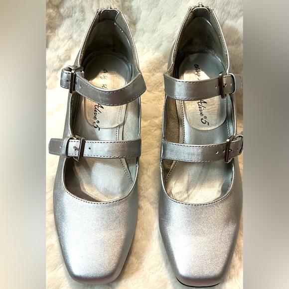 Easy street silver satin Mary Jane buckled adjustable strap women’s size 7.5M - Picture 5 of 13